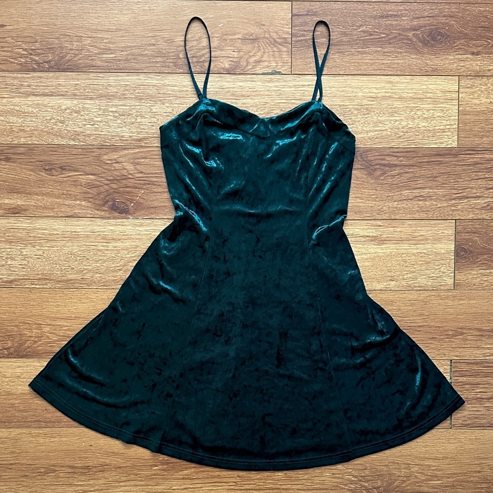 GREEN VELVET DRESS - Picture 6 of 10